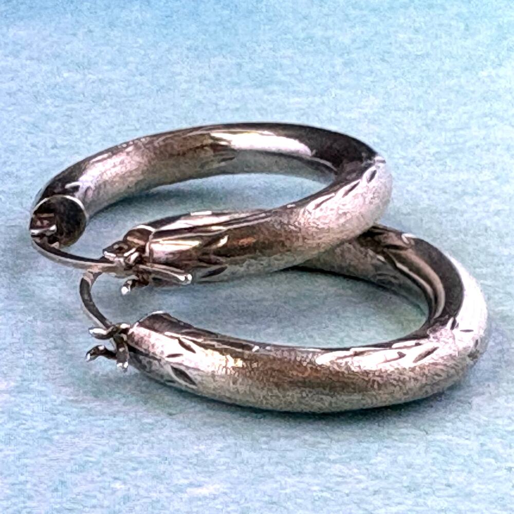 Vintage 925 Sterling Silver Etched Leaf Hoop Earrings 1 Inch Textured Hoops